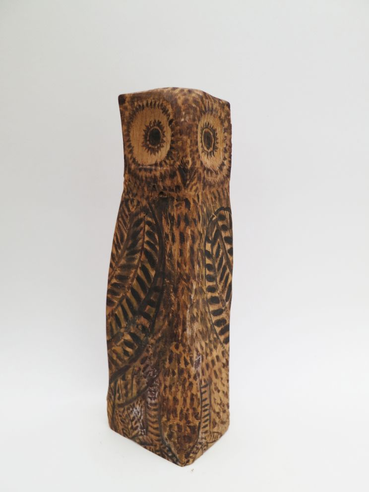 Chouette en bois ocre et noire