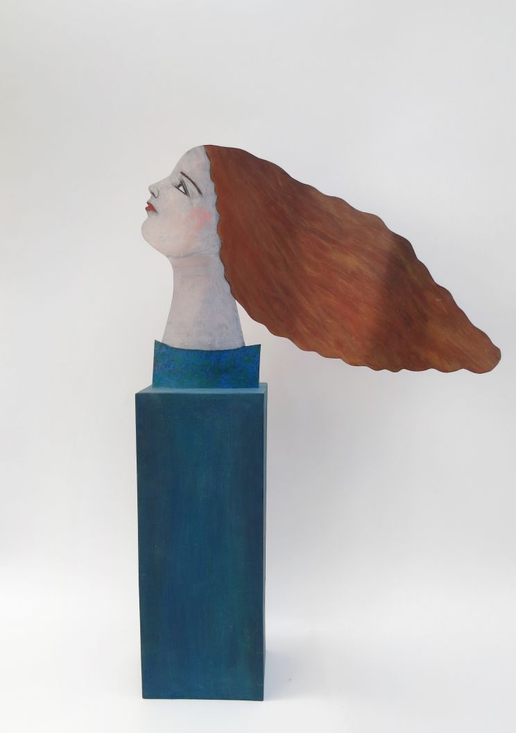 Jeune fille dans la vent