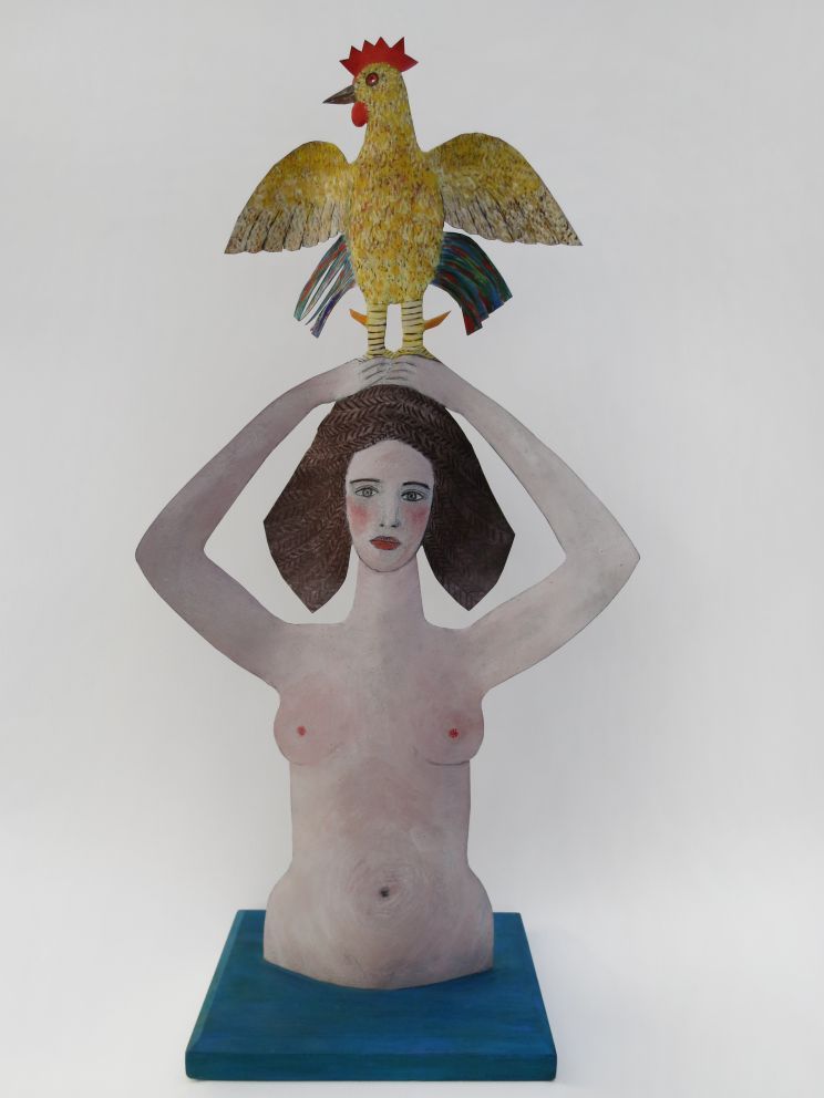 Jeune fille nue portant un coq sur la tete